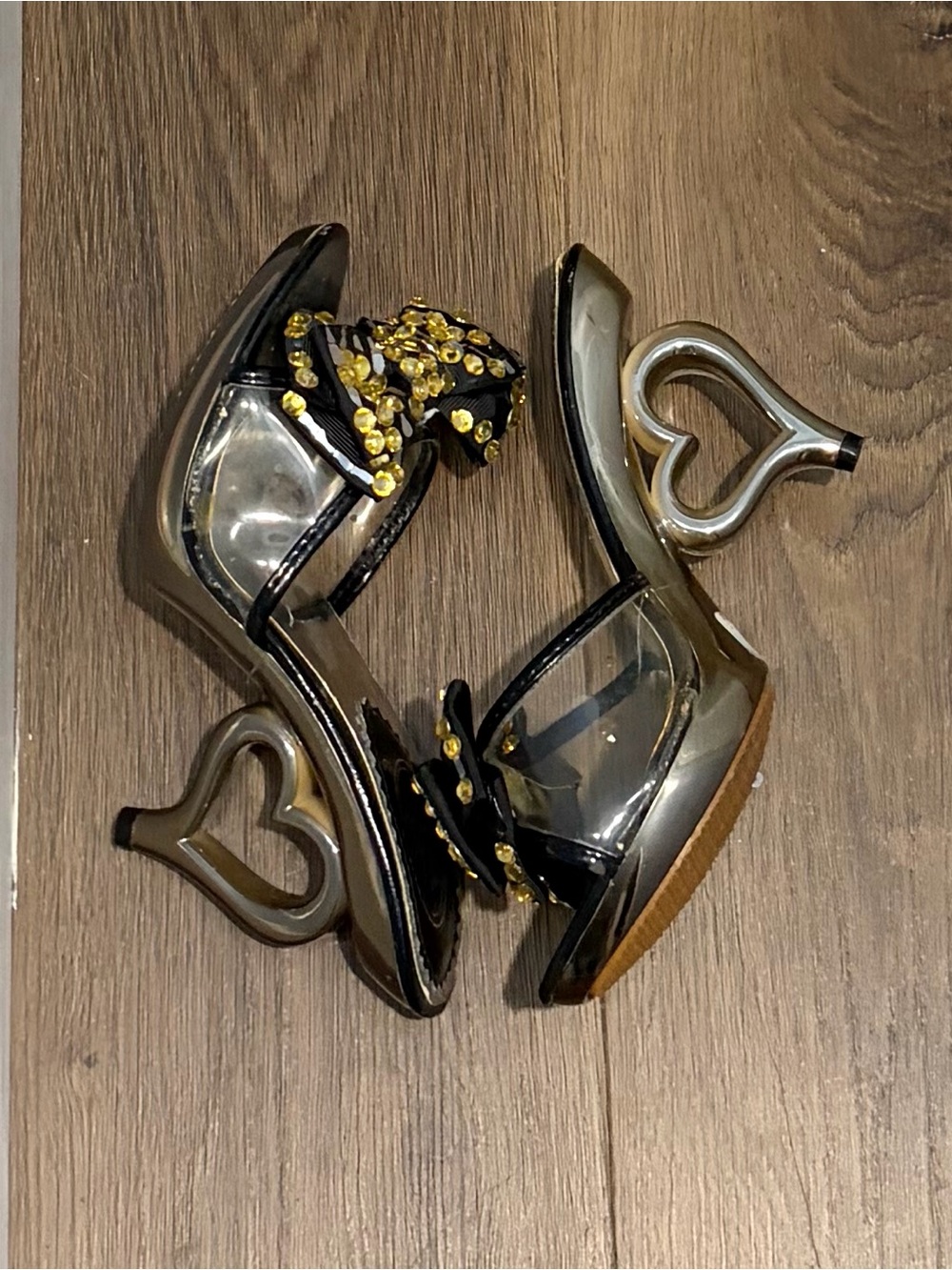 🖤💛Black heart heels with gold rhinestones 🖤💛